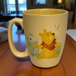 Disney Store Exclusive Winnie The Pooh‎ Mug Large 16 oz Daisy Flowers Honey Bee
